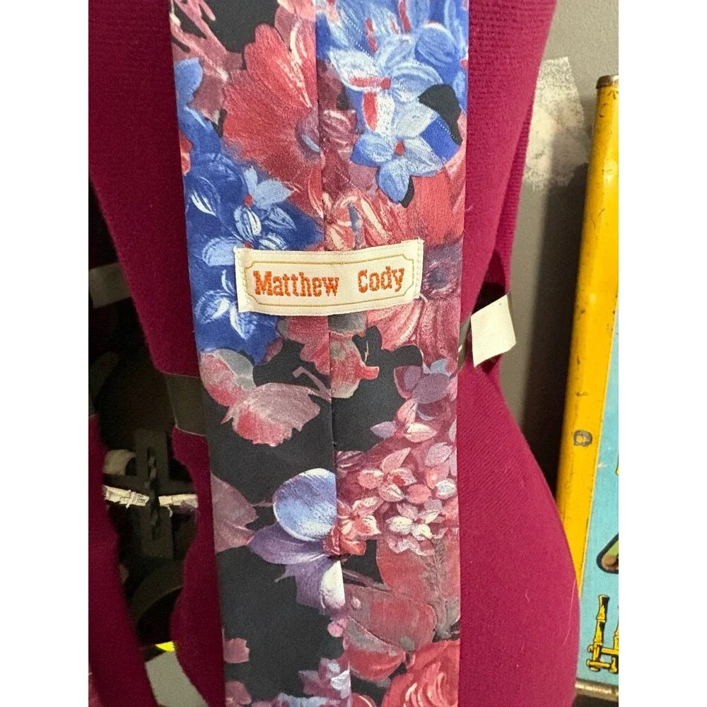 Matthew Cody vintage floral pink and blue neck tie